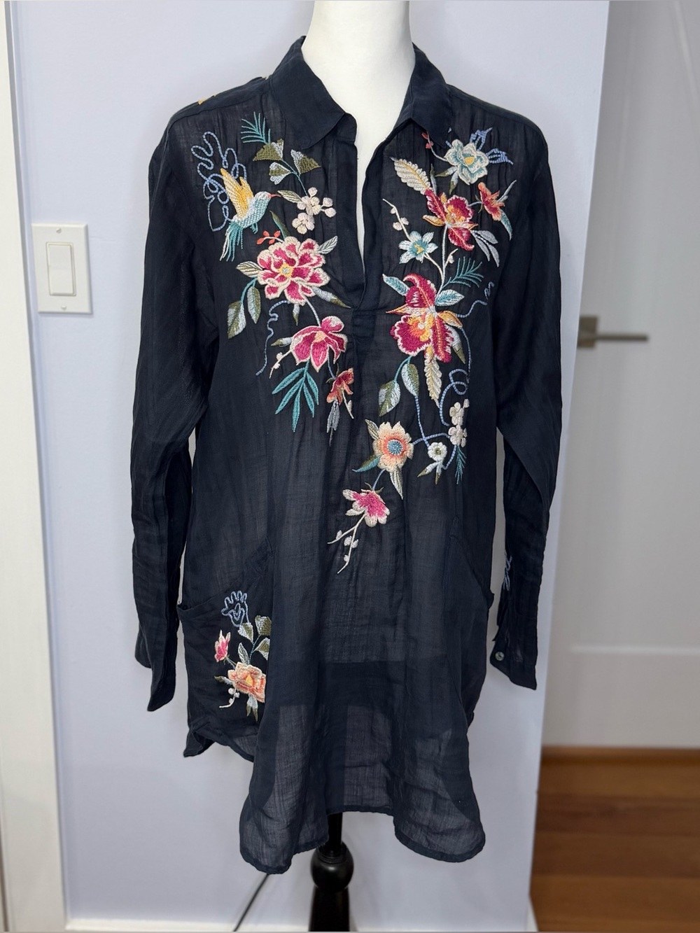 Johnny Was Navy Floral Embroidered Women’s tunic- pockets, size M, like new!